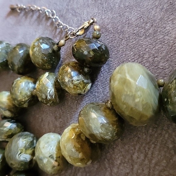 VTG OLIVE Green Chunky Acrylic Faceted Beaded Necklace - Picture 6 of 6